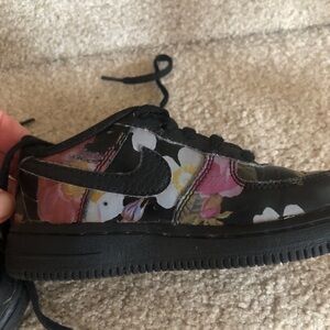 Nike Toddler Kids Black Air Force One Floral Sneakers